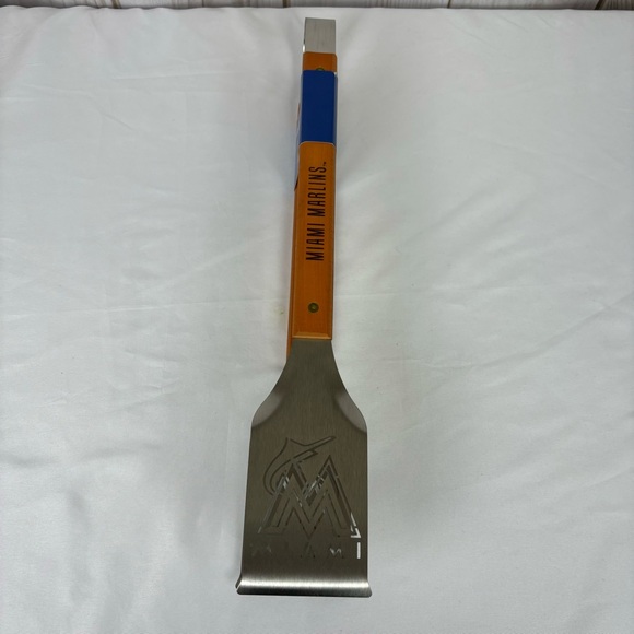 Sportula MLB Miami Marlins Grill A Tongs Cutout Logo Wood Handle Grilling Tongs - Picture 1 of 10
